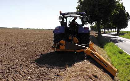 Hedge mulchers and offset mulchers