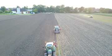 Large-scale evening in the fields at Ginthör Landtechnik, agricultural machinery manufacturer.